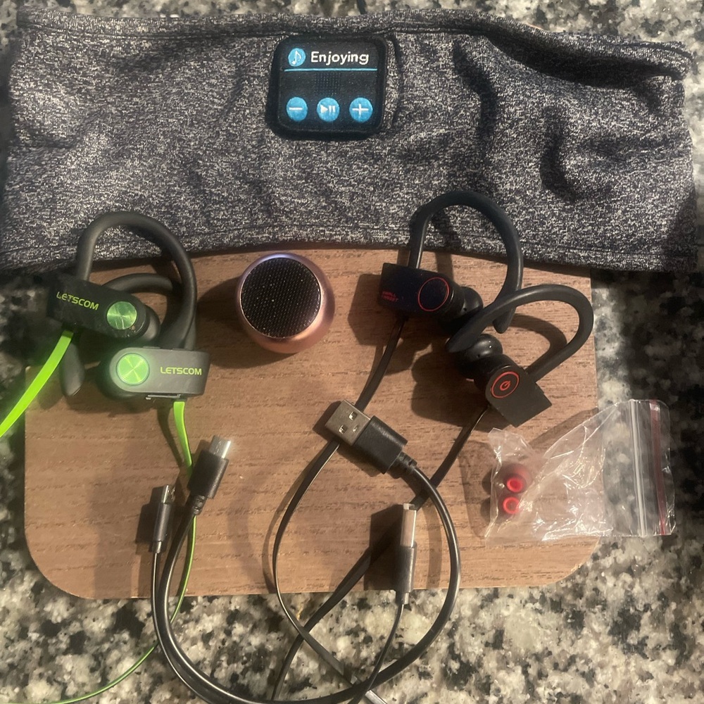 Wireless Earbuds with Charging Case - Black and Green